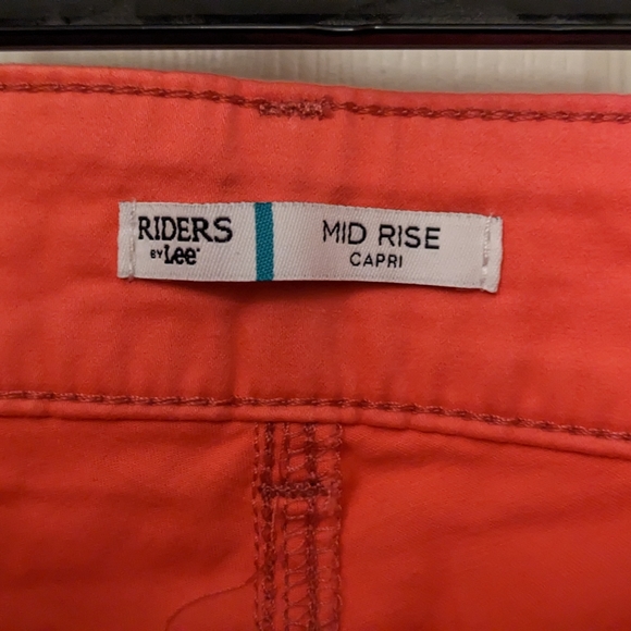 Women's Mid Rise Capris - Picture 3 of 6